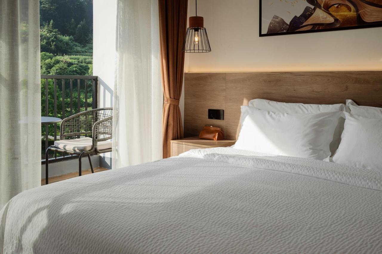 Whispering Mountains Boutique Hotel Zhangjiajie Exterior photo