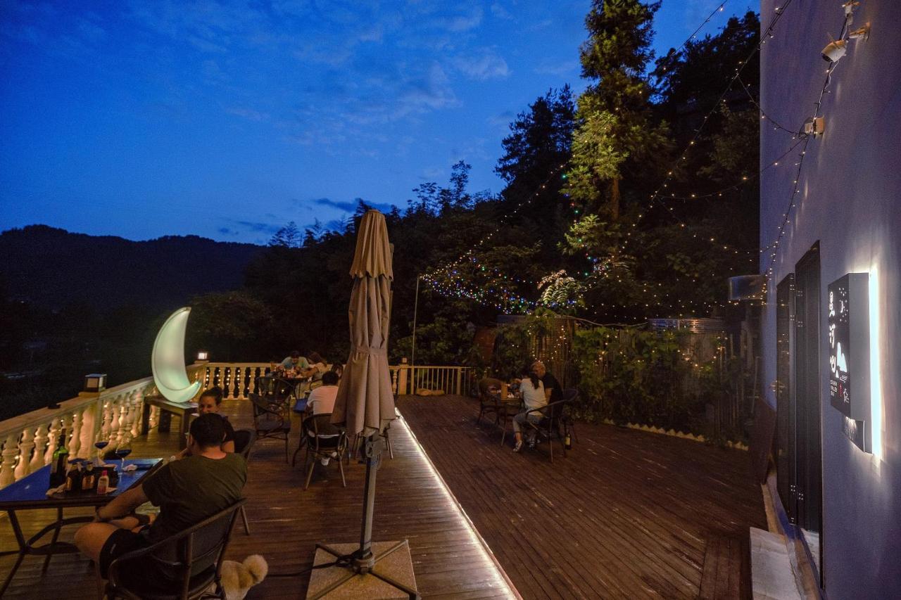 Whispering Mountains Boutique Hotel Zhangjiajie Exterior photo