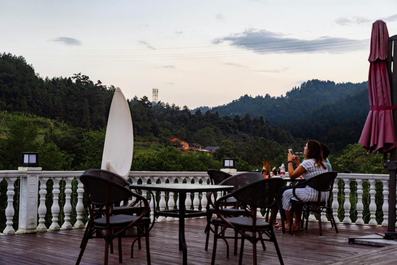 Whispering Mountains Boutique Hotel Zhangjiajie Exterior photo